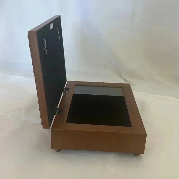 Fashion Woodgrain Special World Traditional Music Box Jewelry Box - Picture 6 of 7